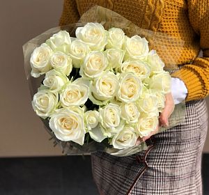 Букеты белых роз — 25 белых роз