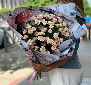 Букеты из кустовых роз с доставкой — Охапка роскоши