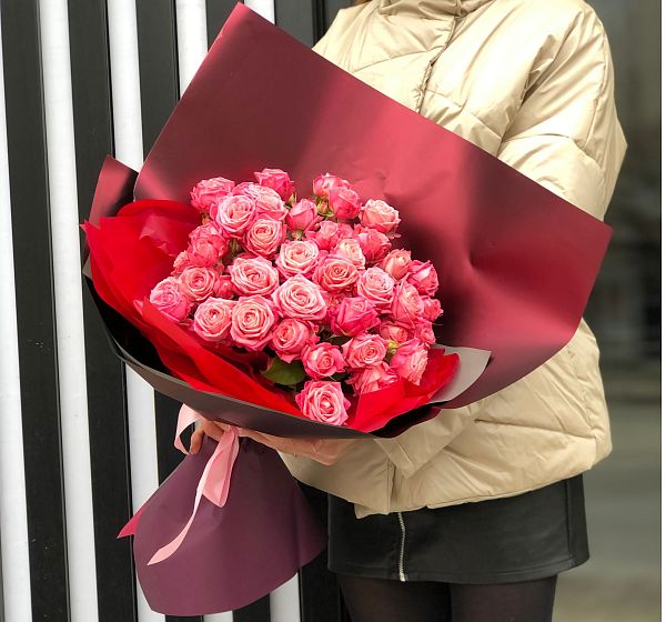 Букет цветов самой красивой (Роза кустовая  60-70 см и Упаковка для цветов) | Картинка №3