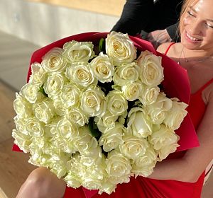 Купить 51 розу — Букет из 51 высокой белой розы