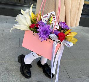 Цветы в коробках — Сумочка с цветами "Милой учительнице"