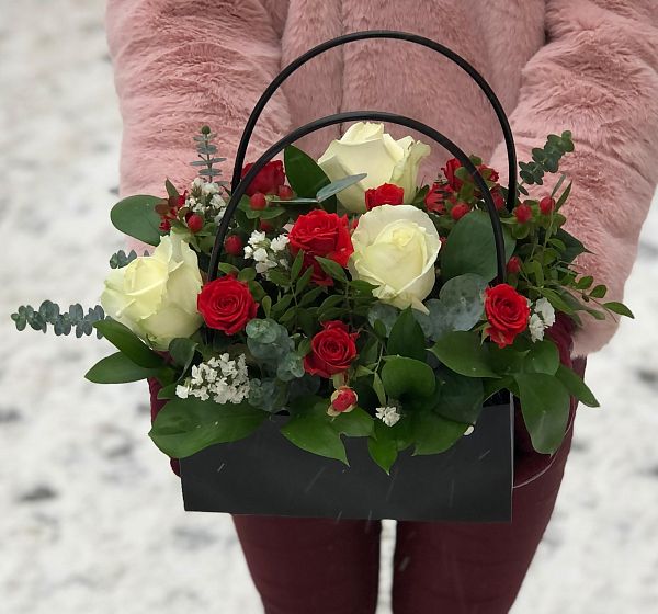 сумочка с цветами (Роза Россия 50 см и Фисташка) | Картинка №2
