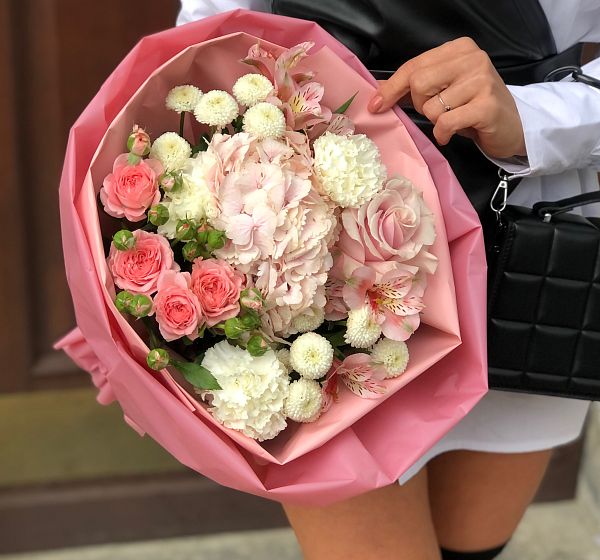 Букет цветов соблазн (Гидрангея Голандия и Роза кустовая 50 см) | Картинка №2