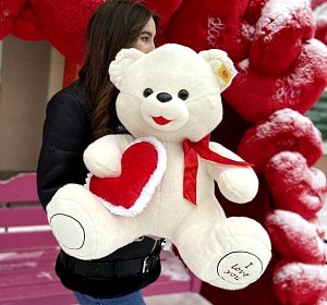 Мягкие игрушки — Белый медведь с красным сердцем в лапах