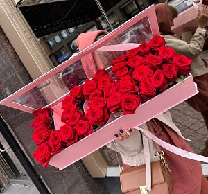 Цветы в коробках — Коробка с розами "LOVE"
