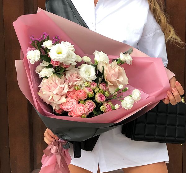 Букет цветов нежное послание (Роза 50 см сортовая и Эустома) | Картинка №2