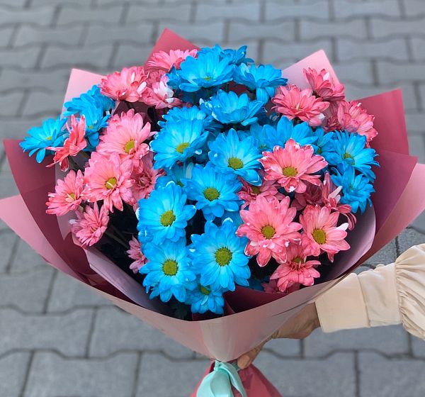 Букет цветов яркий всплеск (Хризантема кустовая крашеная и Упаковка для цветов) | Картинка №2