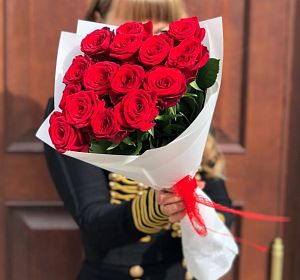 Букеты с красными розами — Бархатное наслаждение