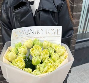 Букет из 25 тюльпанов — Букет "С любовью"