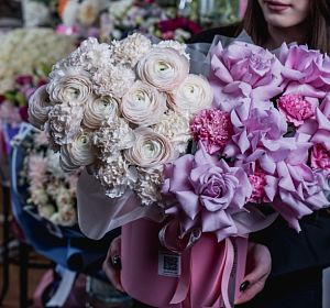 Цветы на свадьбу — Коробка с цветами "Без слов"