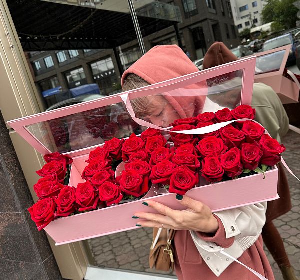 Коробка с розами "LOVE"  №3