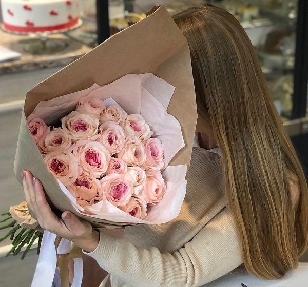 Букет цветов аура (Роза Эквадор 50 см сортовая и Упаковка для цветов) | Картинка №2