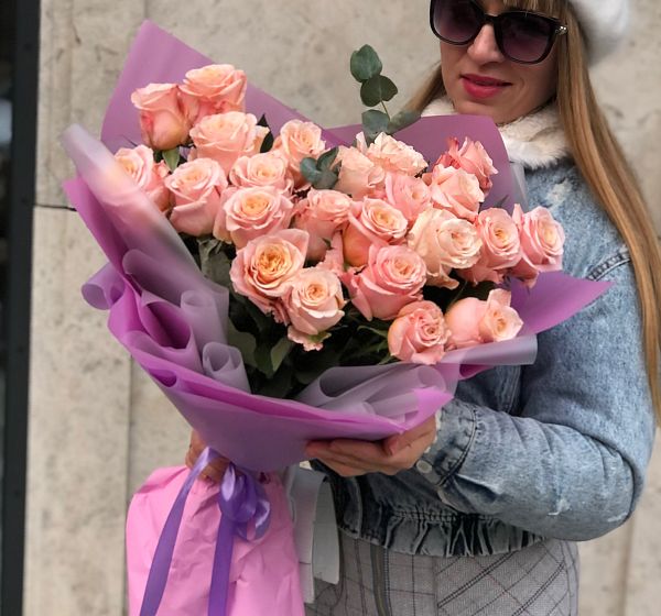 Букет цветов серенада (Роза Эквадор 50 см сортовая и Эвкалипт) | Картинка №2