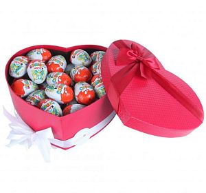 Букеты из конфет — Большое сердце с Киндерами