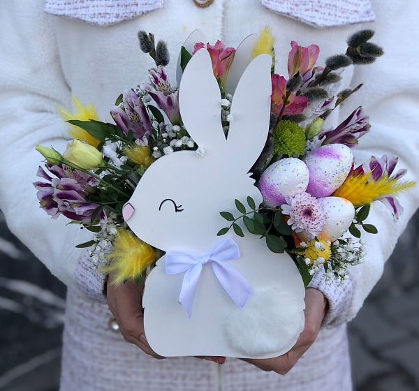 Ящик с цветами "Пасхальный кролик белый"  №2