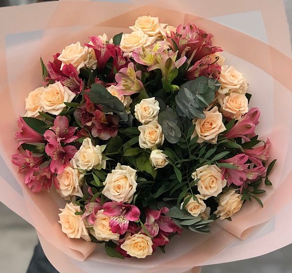 Букет цветов вкус жизни (Роза кустовая 50 см и Альстромерия) | Картинка №2
