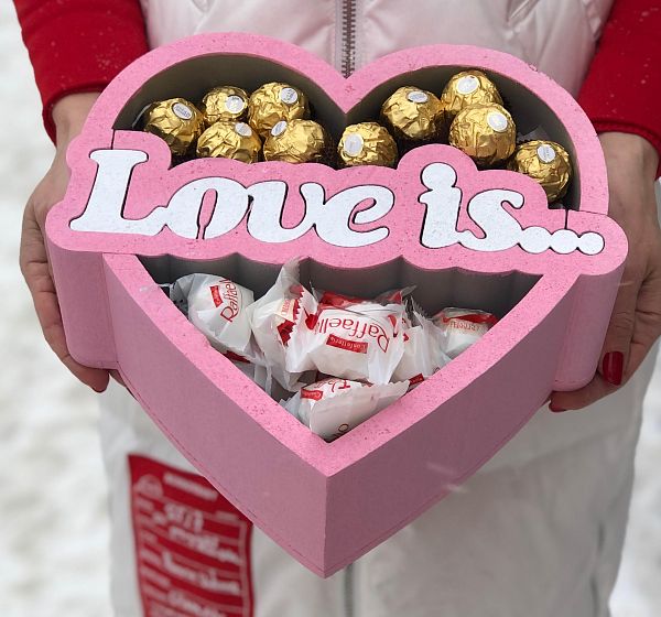 сердце конфетами сладкое признание (Пенобокс и Конфеты Raffaello (коробка)) | Картинка №3