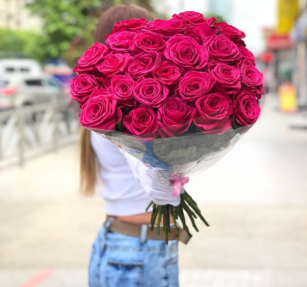 Букет цветов пурпурная охапка роз (Роза Россия 50 см Цветная по Акции и ) | Картинка №5