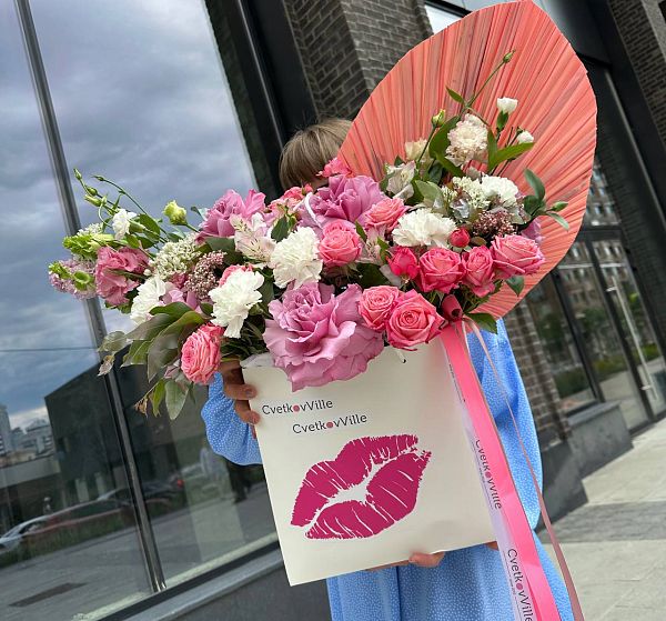 Цветы в пакете "Kiss Me"  №2